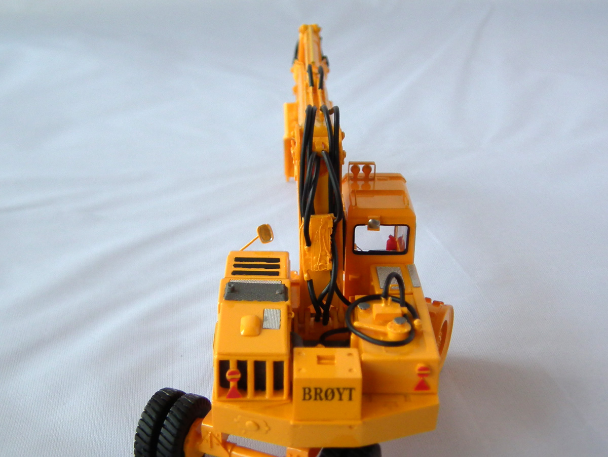 1/50 Broyt X30 Wheels Version - Cab 1 - Yellow - Handmade Resin Model - Image 3