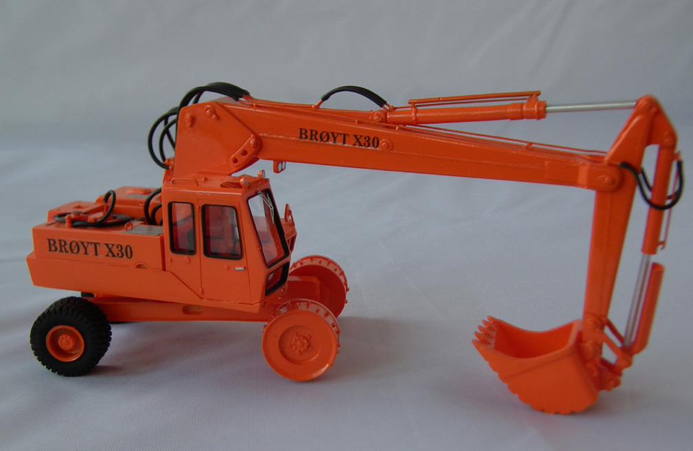 1/50 Broyt X30 - Cab 2 - Orange - Handbuilt Resin Model - Image 4