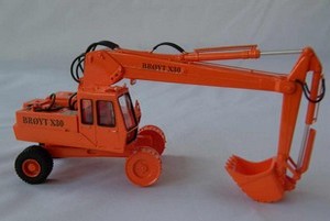 1/50 Broyt X30 - Cab 2 - Orange - Handbuilt Resin Model