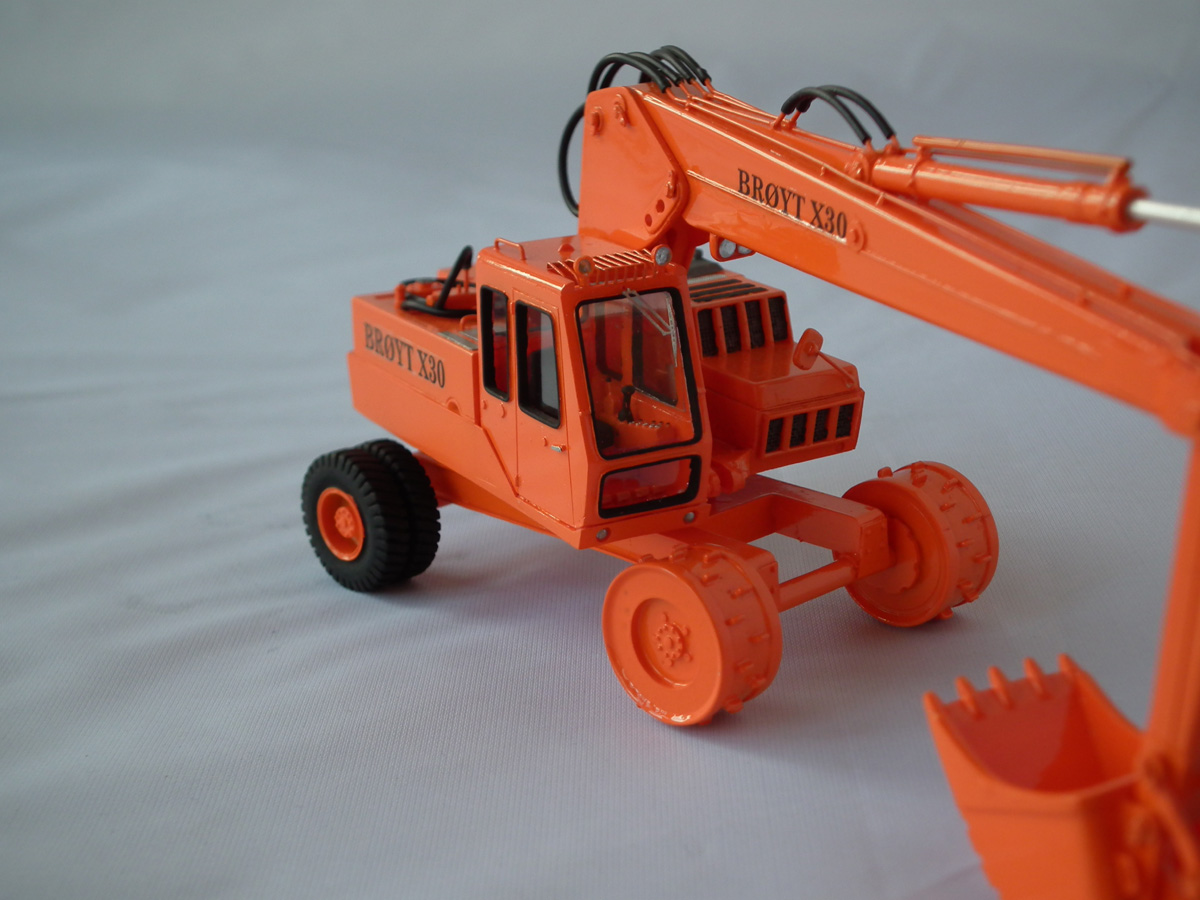 1/50 Broyt X30 - Cab 2 - Orange - Handbuilt Resin Model - Image 5
