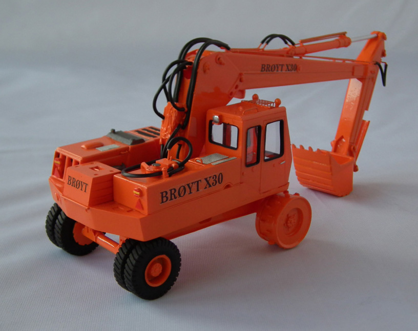 1/50 Broyt X30 - Cab 2 - Orange - Handbuilt Resin Model - Image 3