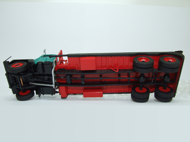 1/50 International Paystar 5000 Flatbed-BUILT - Image 4