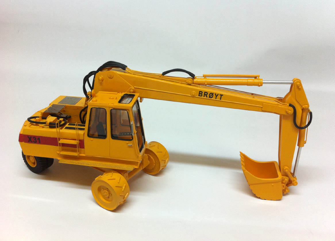 1/50 Excavator Broyt X31 wheels version - Built - Image 3