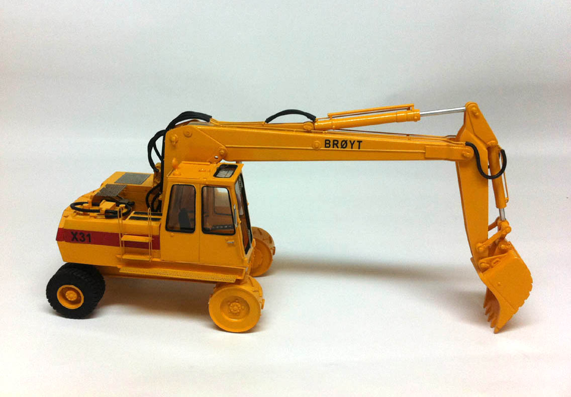 1/50 Excavator Broyt X31 wheels version - Built - Image 4