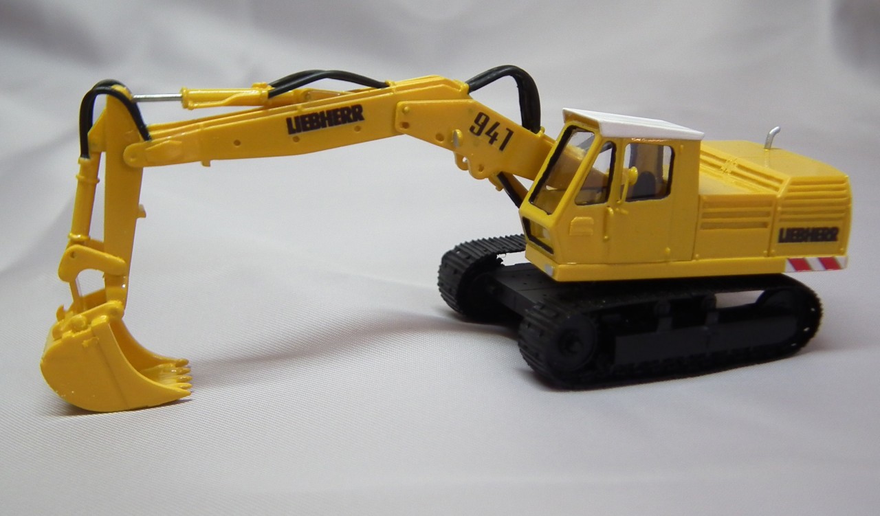 1/87 Excavator Liebherr 941 - Handbuilt Resin Model - Image 4