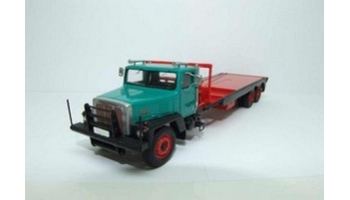 1/50 International Paystar 5000 Flatbed-BUILT