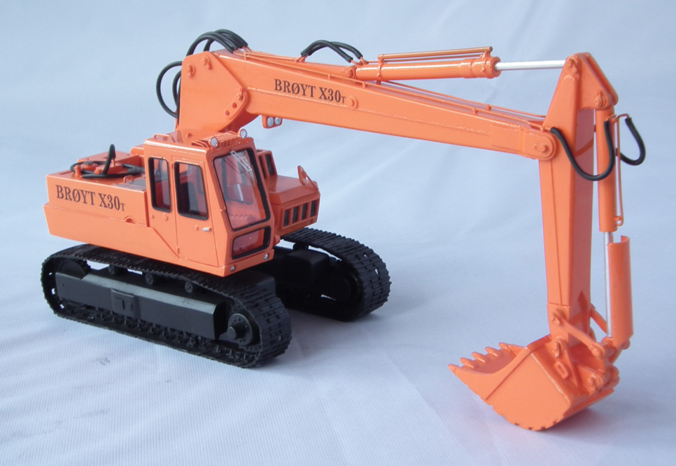 1/50 Broyt X30 T - Cab 2 - Orange - Handmade Resin Model - Image 11