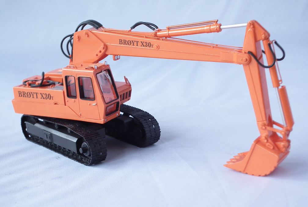 1/50 Broyt X30 T - Cab 2 - Orange - Handmade Resin Model - Image 2
