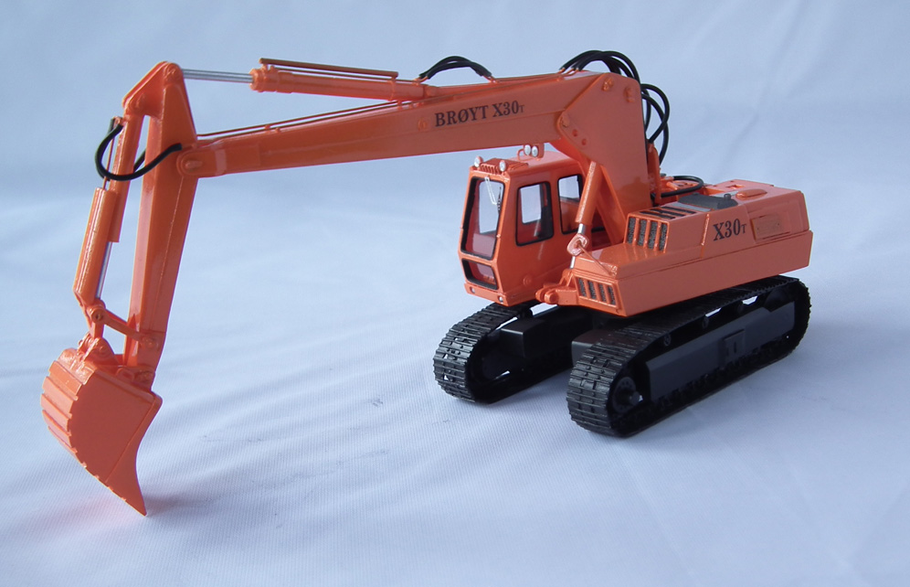 1/50 Broyt X30 T - Cab 2 - Orange - Handmade Resin Model - Image 6