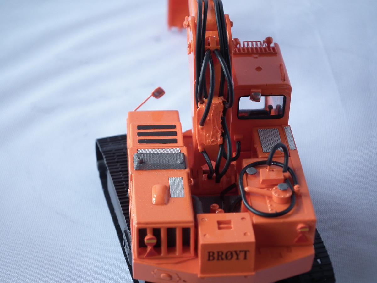 1/50 Broyt X30 T - Cab 2 - Orange - Handmade Resin Model - Image 9