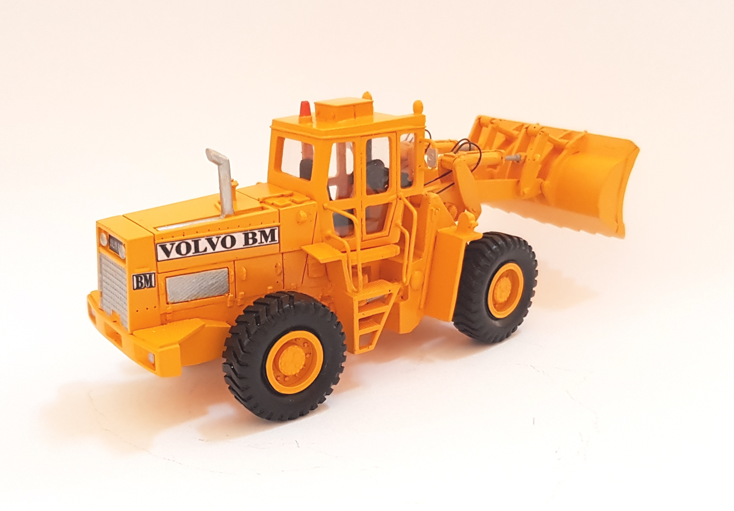 1/87 Volvo BM 1641 Loader - Ready Made Resin Model - Image 7