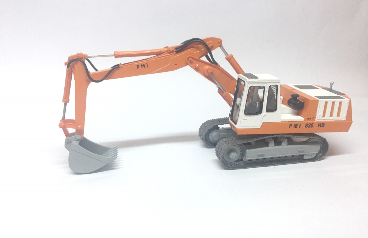 1/50 Italian Excavator PMI 825HD Serie C cab - Ready Built Model - Image 7