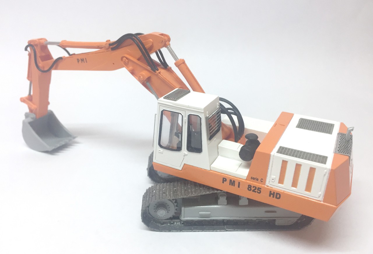 1/50 Italian Excavator PMI 825HD Serie C cab - Ready Built Model - Image 6