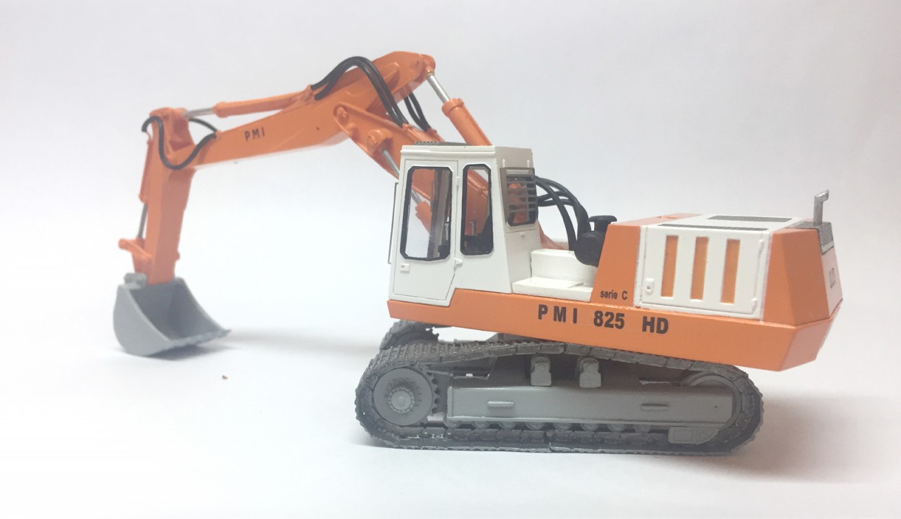 1/50 Italian Excavator PMI 825HD Serie C cab - Ready Built Model - Image 5