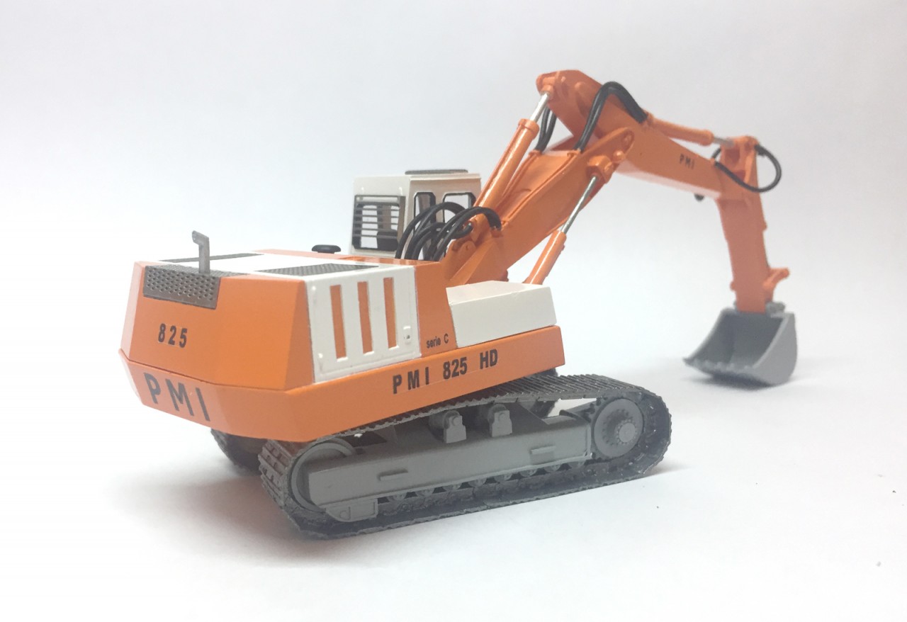 1/50 Italian Excavator PMI 825HD Serie C cab - Ready Built Model - Image 4