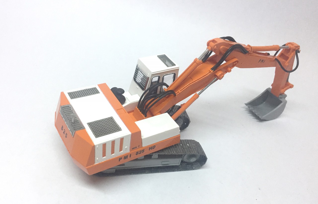 1/50 Italian Excavator PMI 825HD Serie C cab - Ready Built Model - Image 3
