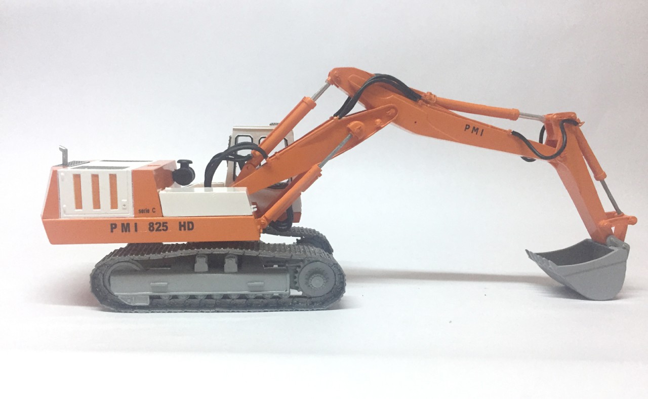 1/50 Italian Excavator PMI 825HD Serie C cab - Ready Built Model - Image 2