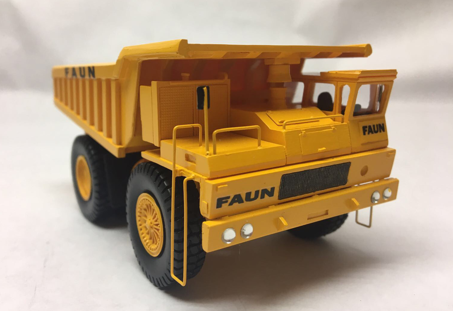 1/87 Faun K80/W 4x2 Dump Truck - Ready Made Resin Model - Image 3