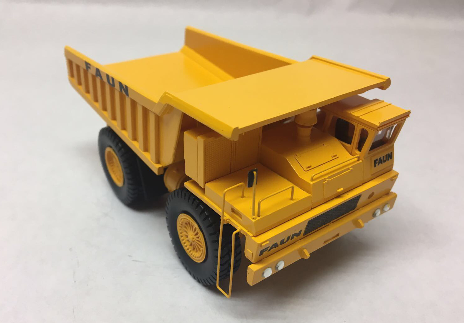 1/87 Faun K80/W 4x2 Dump Truck - Ready Made Resin Model - Image 2